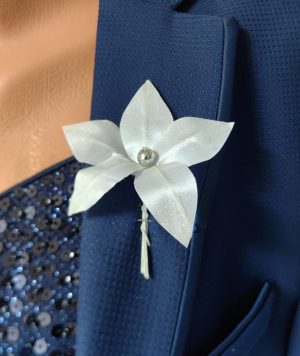 Бутониера в бяло 459